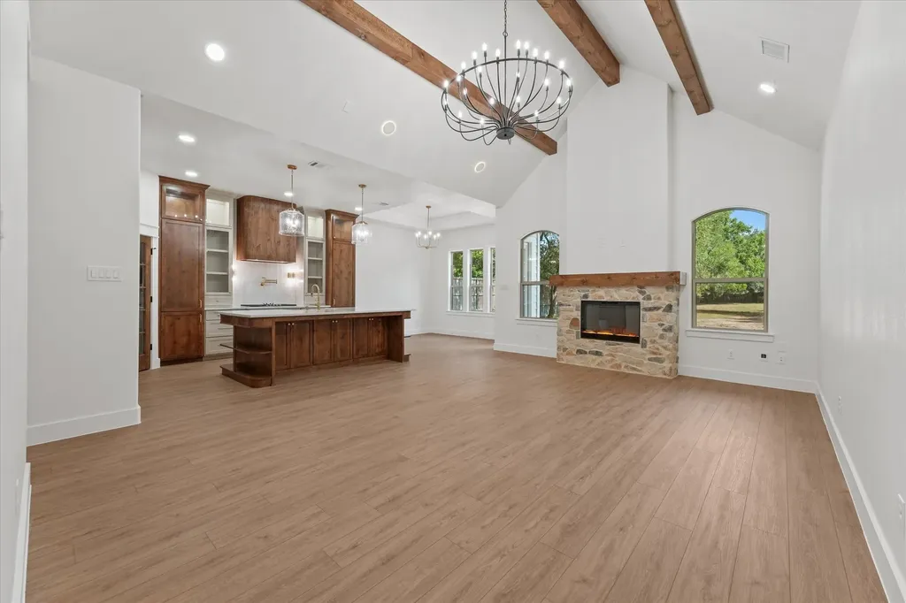 605 N Stewart Street Azle TX 76020