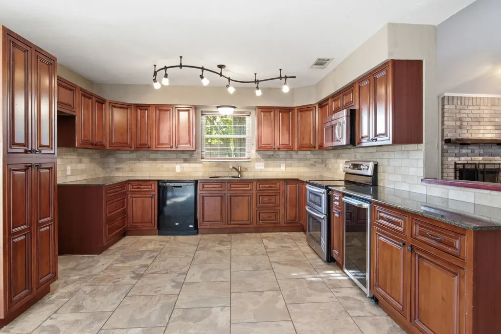2502 Cranberry Lane Euless TX 76039