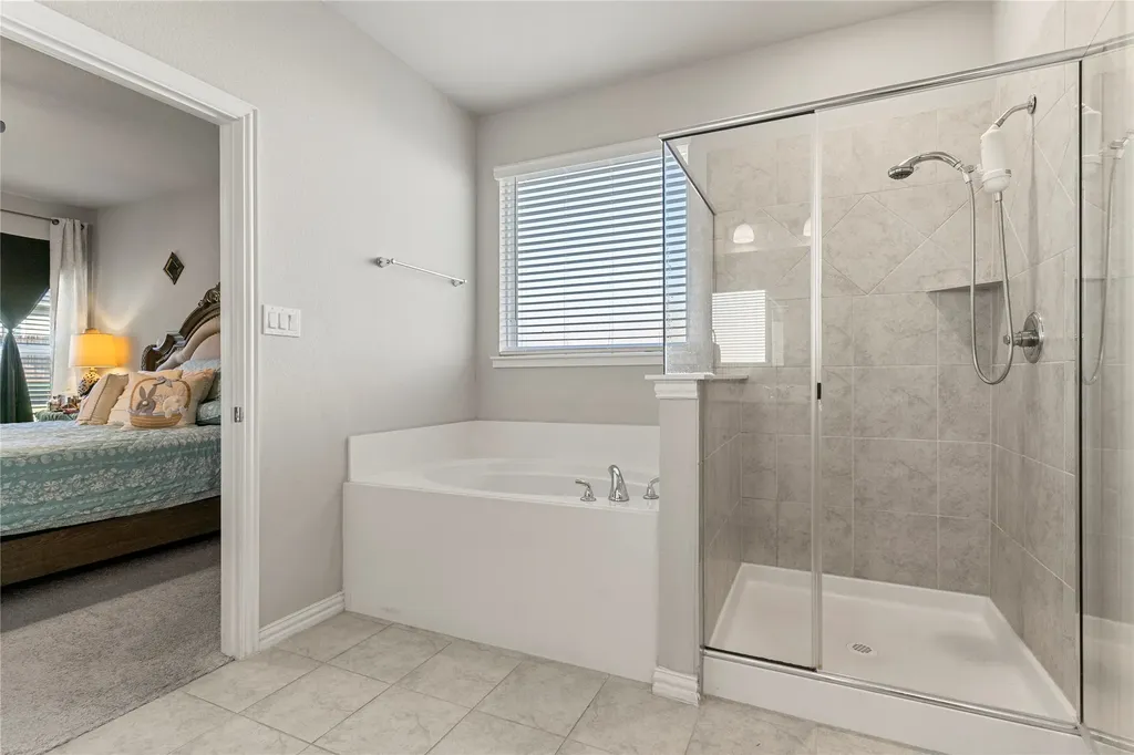832 Feather Edge Drive Springtown TX 76082