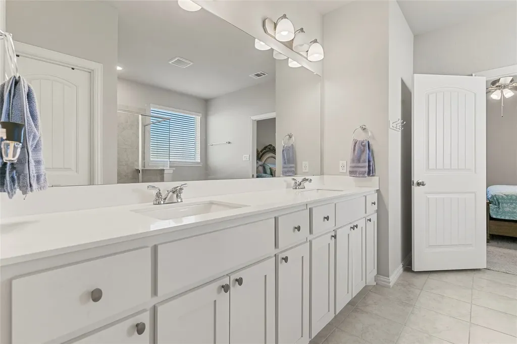 832 Feather Edge Drive Springtown TX 76082