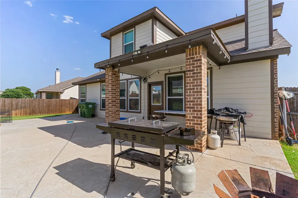 832 Feather Edge Drive Springtown TX 76082