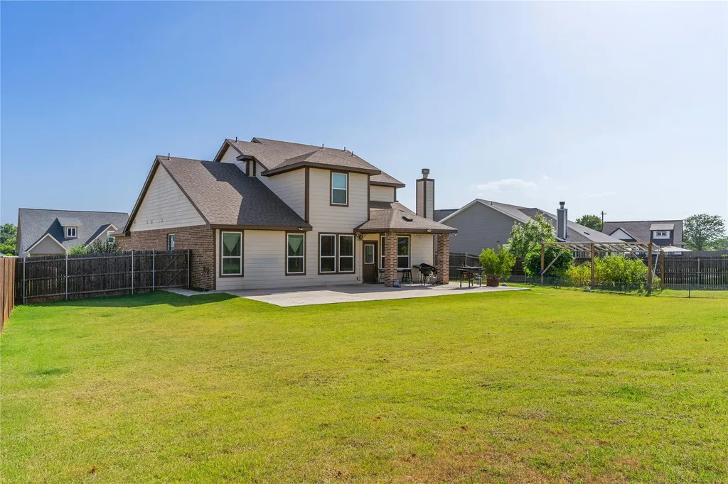 832 Feather Edge Drive Springtown TX 76082