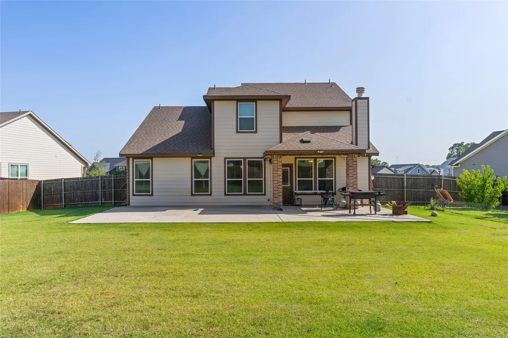 832 Feather Edge Drive Springtown TX 76082