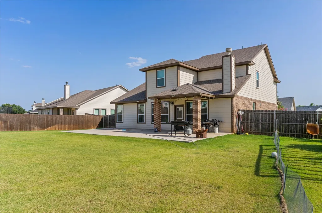 832 Feather Edge Drive Springtown TX 76082
