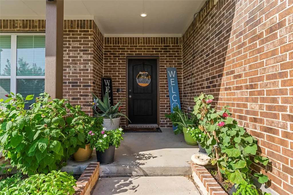 832 Feather Edge Drive Springtown TX 76082