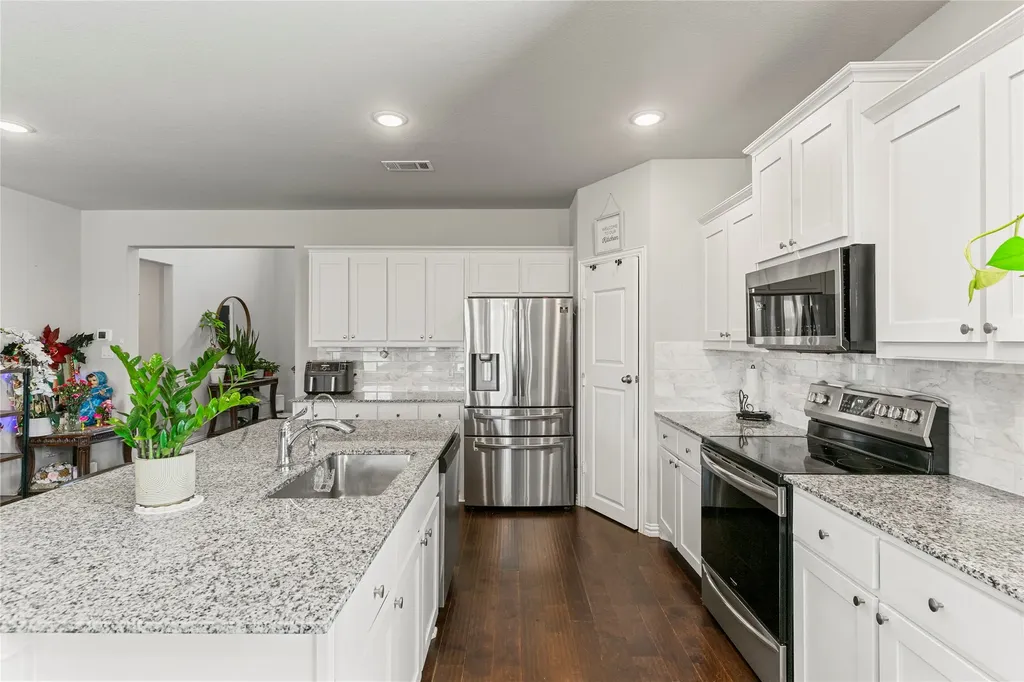 832 Feather Edge Drive Springtown TX 76082