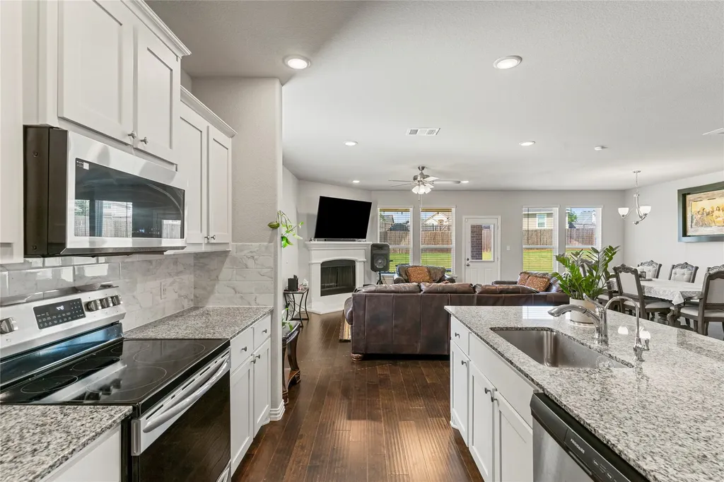 832 Feather Edge Drive Springtown TX 76082