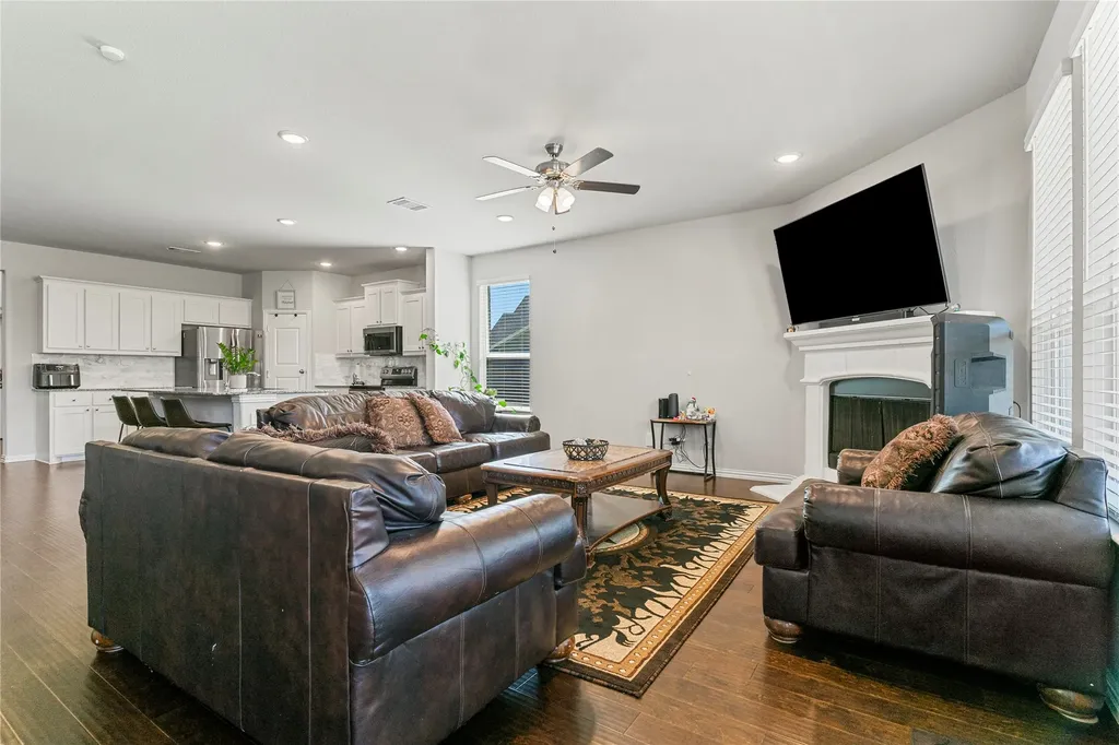 832 Feather Edge Drive Springtown TX 76082