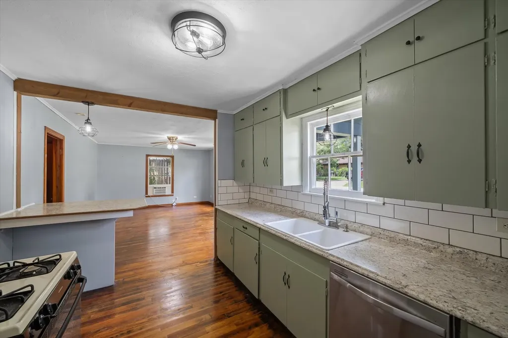 280 North Emory TX 75440