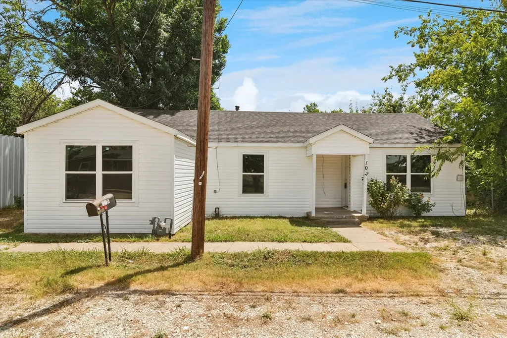 102 N 3rd Street Sanger TX 76266