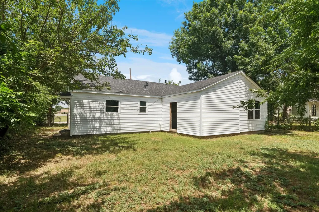 102 N 3rd Street Sanger TX 76266