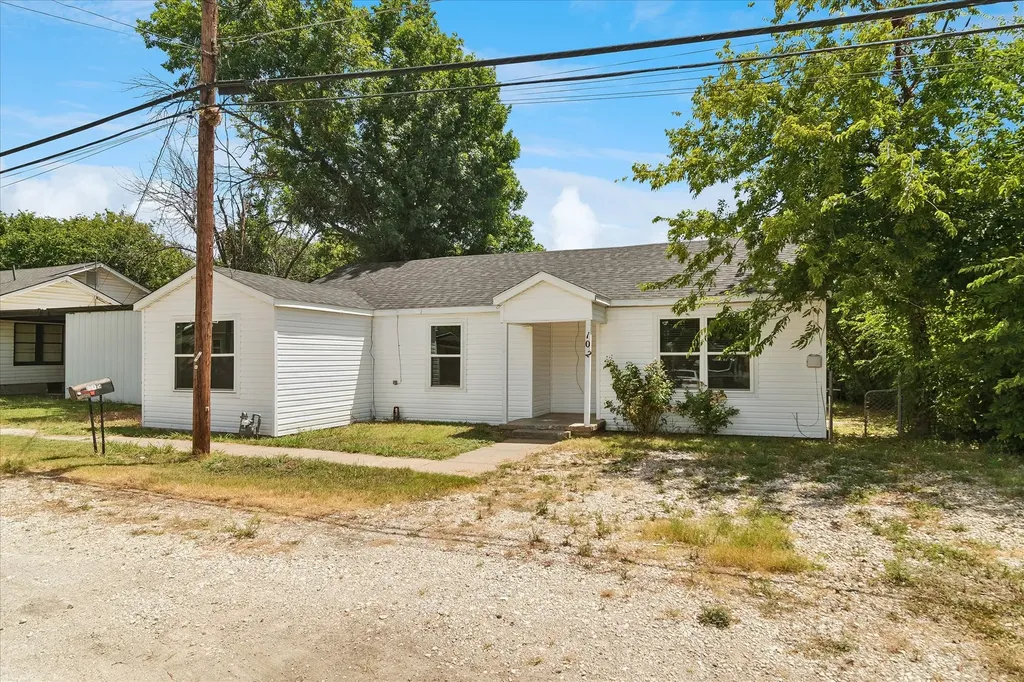 102 N 3rd Street Sanger TX 76266