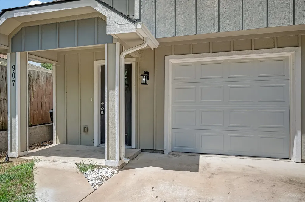 907 W Collins Street Denison TX 75020