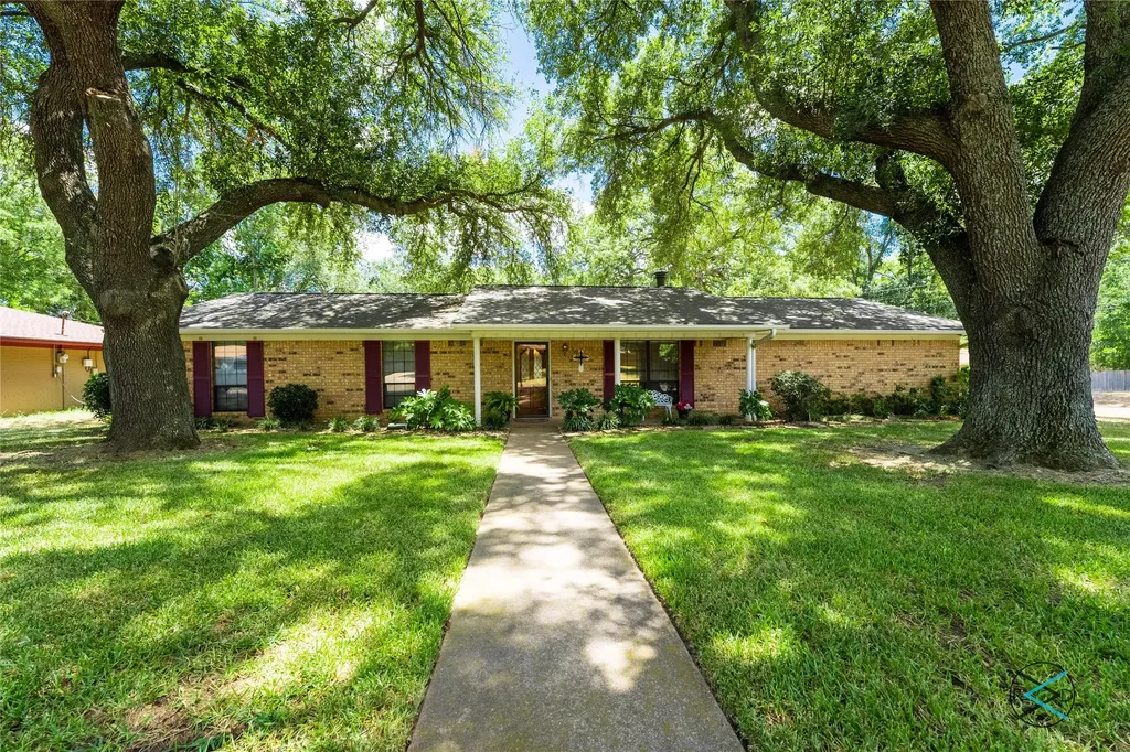 800 E Clinton Avenue Athens TX 75751