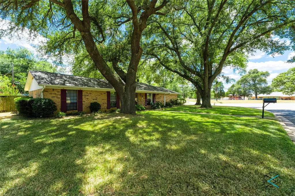 800 E Clinton Avenue Athens TX 75751