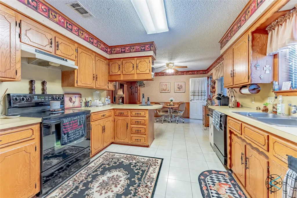 800 E Clinton Avenue Athens TX 75751