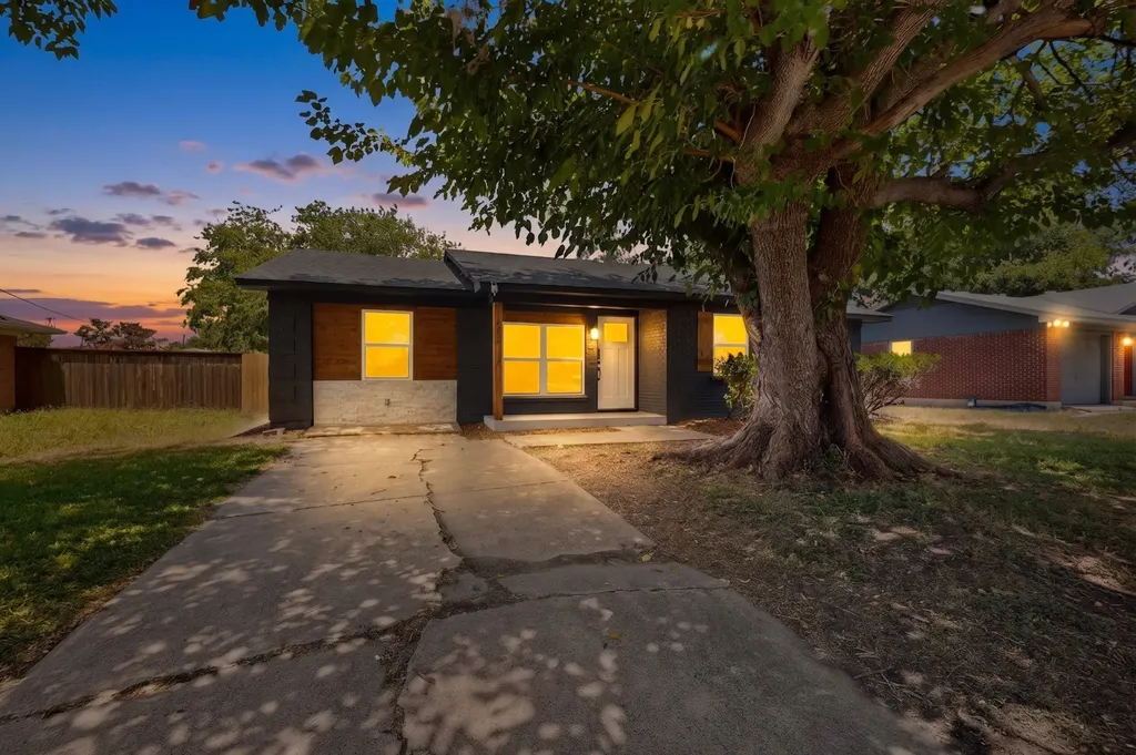 1313 Crockett Street Garland TX 75040
