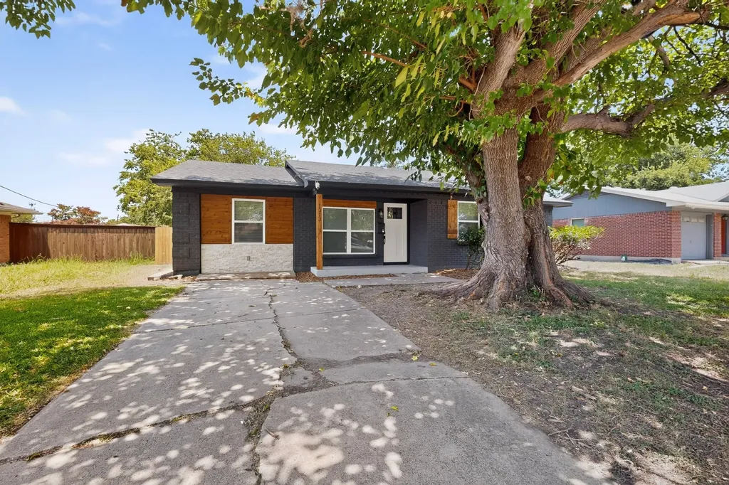 1313 Crockett Street Garland TX 75040