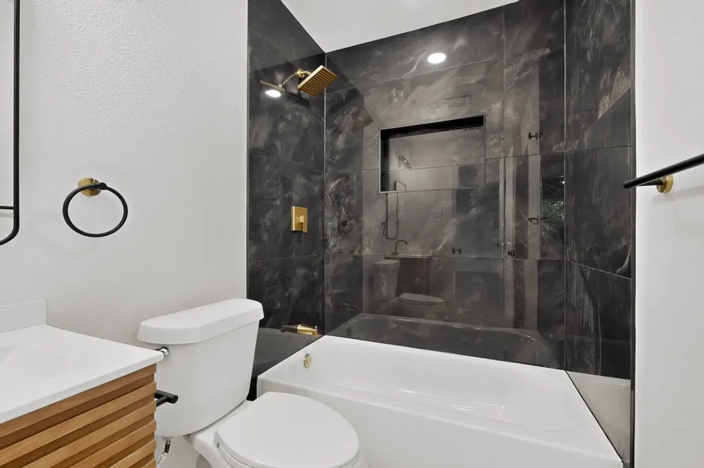 1313 Crockett Street Garland TX 75040