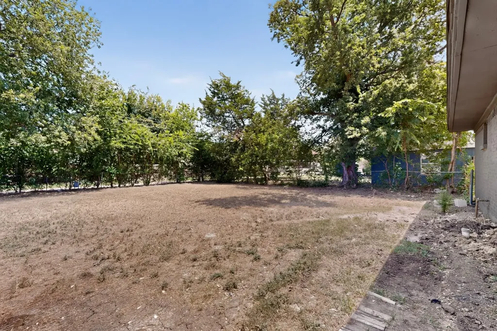 1313 Crockett Street Garland TX 75040
