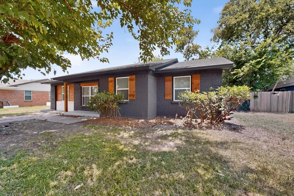 1313 Crockett Street Garland TX 75040