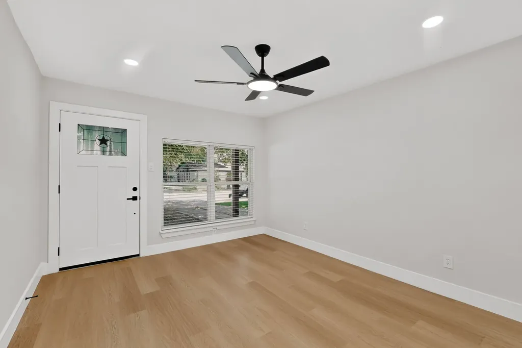 1313 Crockett Street Garland TX 75040