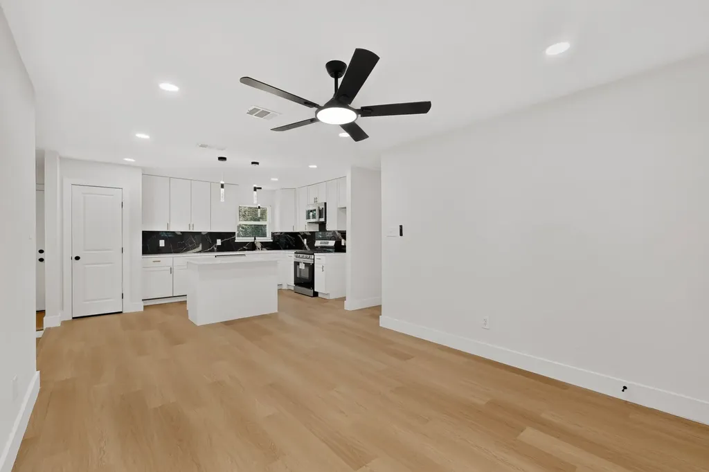 1313 Crockett Street Garland TX 75040
