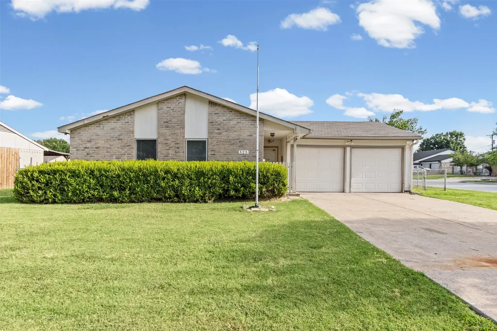 525 Alva Drive Grand Prairie TX 75052