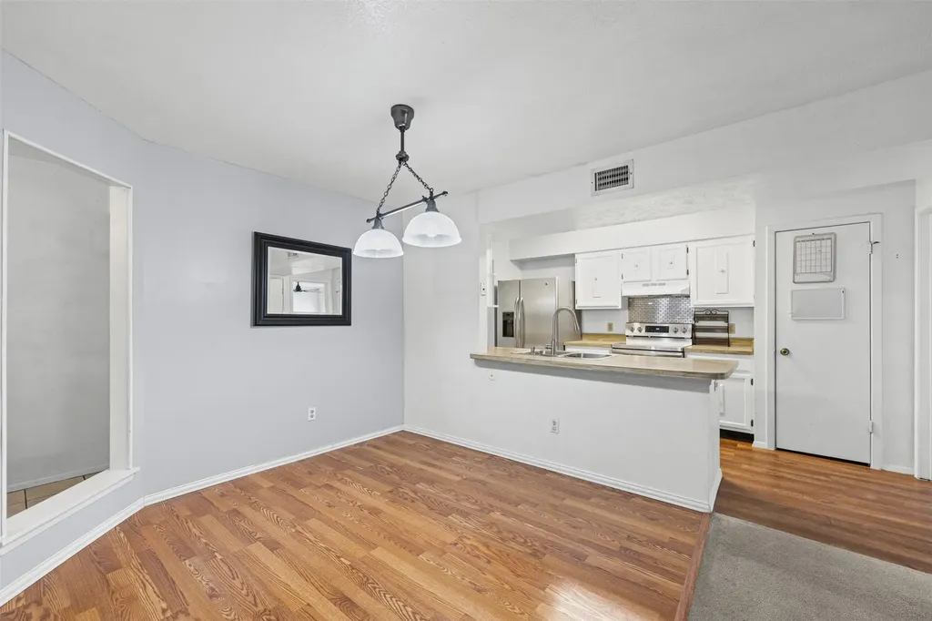 525 Alva Drive Grand Prairie TX 75052