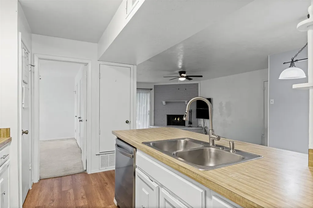 525 Alva Drive Grand Prairie TX 75052