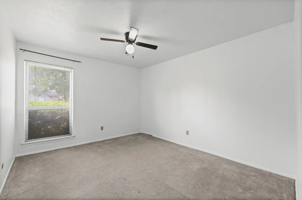 525 Alva Drive Grand Prairie TX 75052