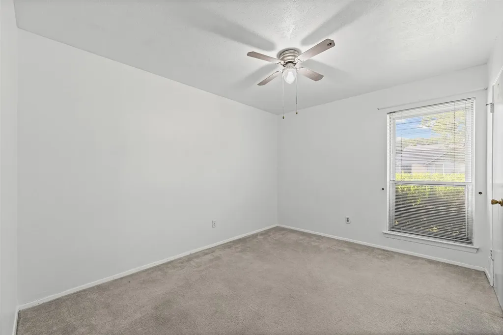 525 Alva Drive Grand Prairie TX 75052