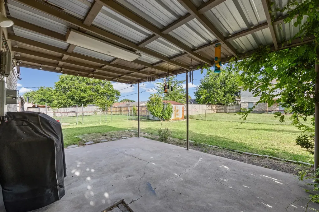525 Alva Drive Grand Prairie TX 75052