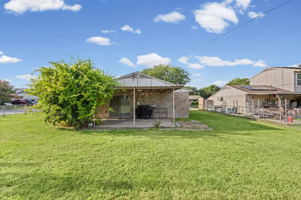525 Alva Drive Grand Prairie TX 75052