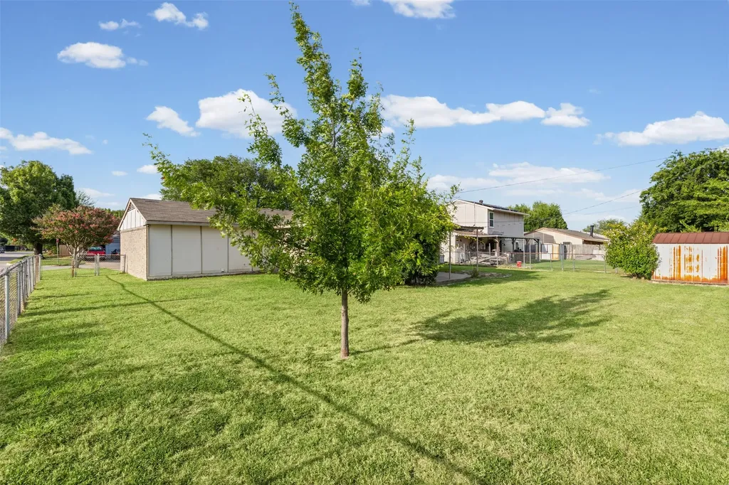 525 Alva Drive Grand Prairie TX 75052