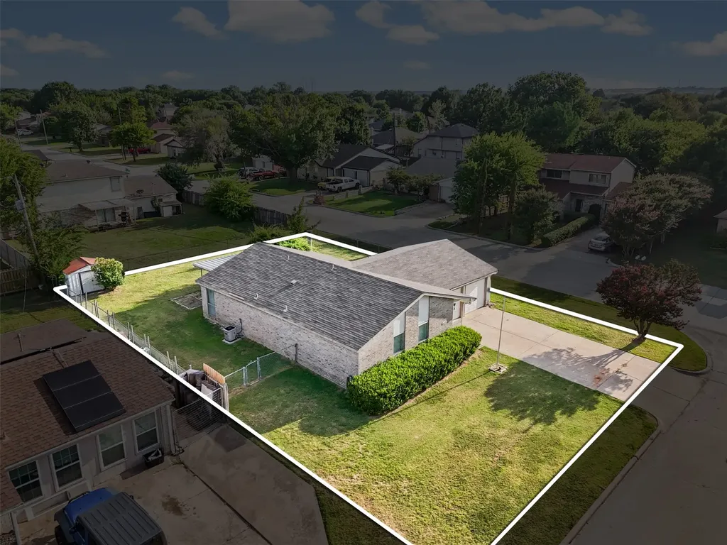 525 Alva Drive Grand Prairie TX 75052