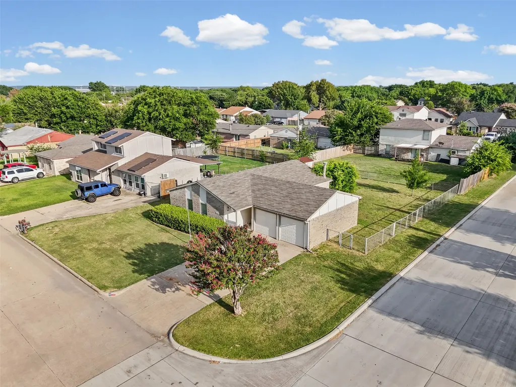 525 Alva Drive Grand Prairie TX 75052