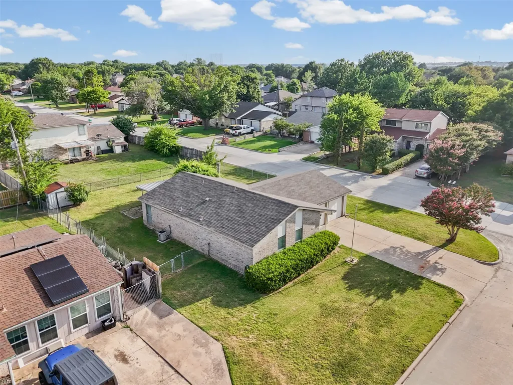 525 Alva Drive Grand Prairie TX 75052