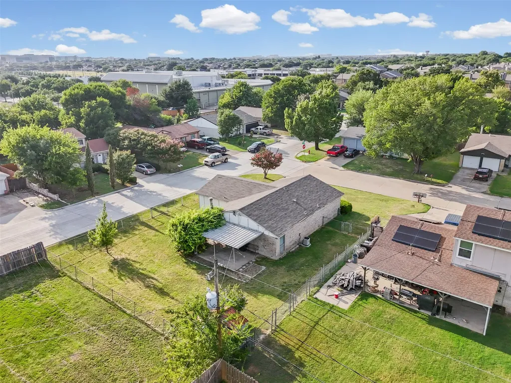 525 Alva Drive Grand Prairie TX 75052