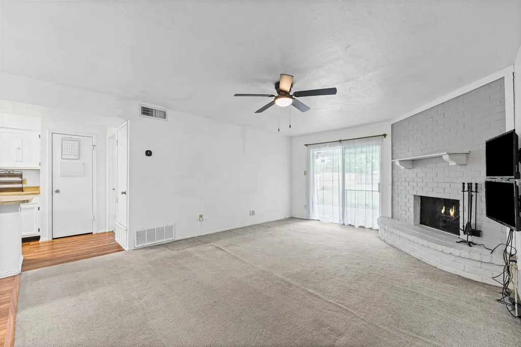 525 Alva Drive Grand Prairie TX 75052