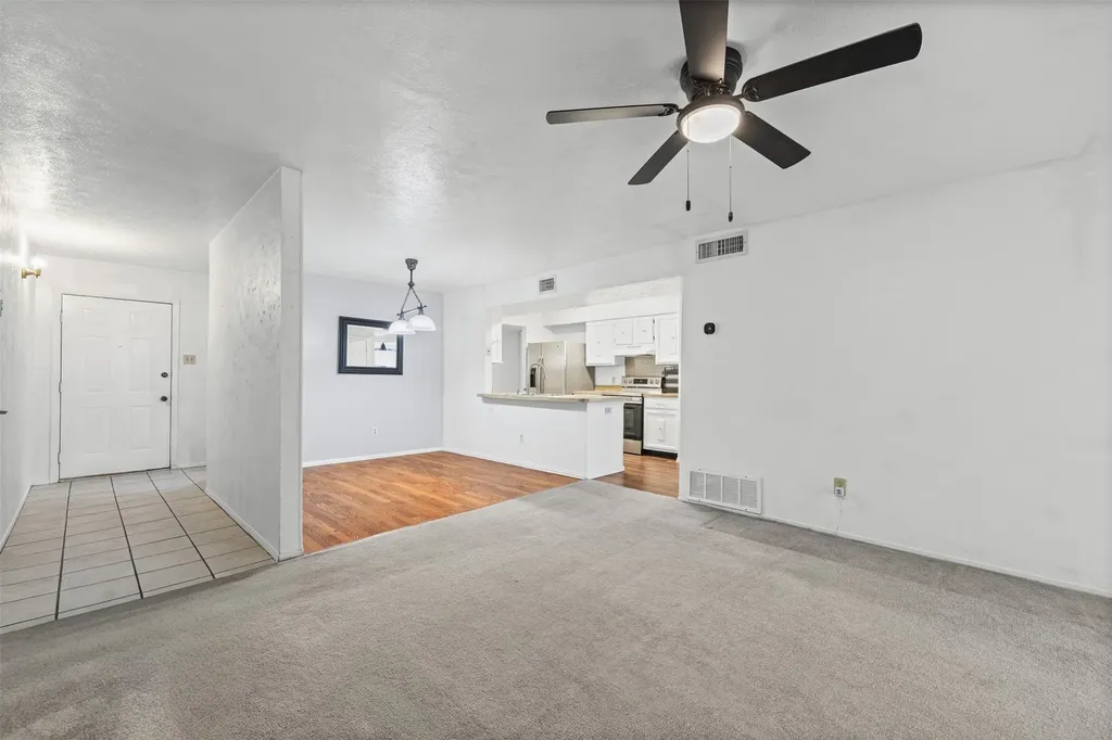 525 Alva Drive Grand Prairie TX 75052