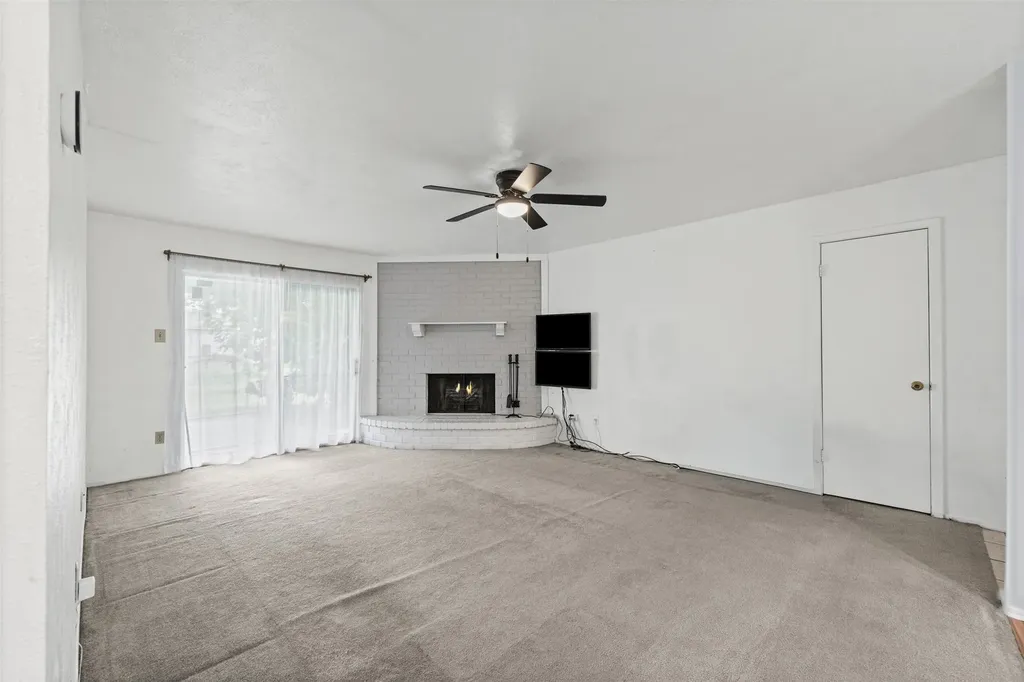 525 Alva Drive Grand Prairie TX 75052