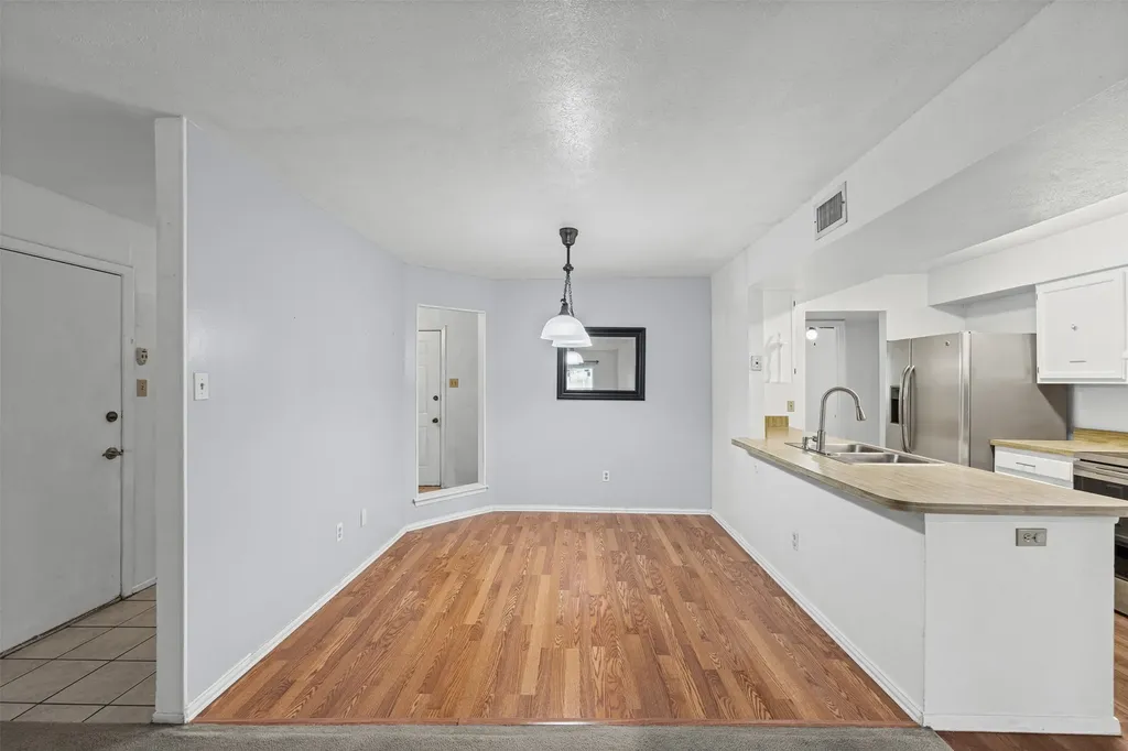 525 Alva Drive Grand Prairie TX 75052