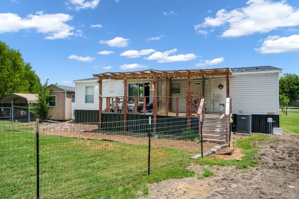 1215 Alliance Boulevard Rhome TX 76078