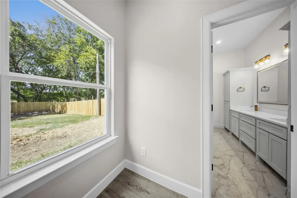 1818 E Tucker Street Fort Worth TX 76104
