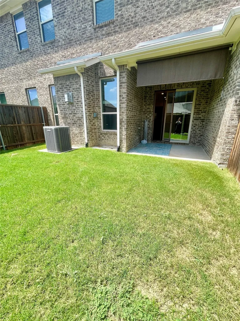 8312 Tuscarora Lane Dallas TX 75252