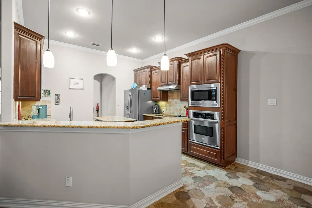 508 Oak Forest Court Kennedale TX 76060