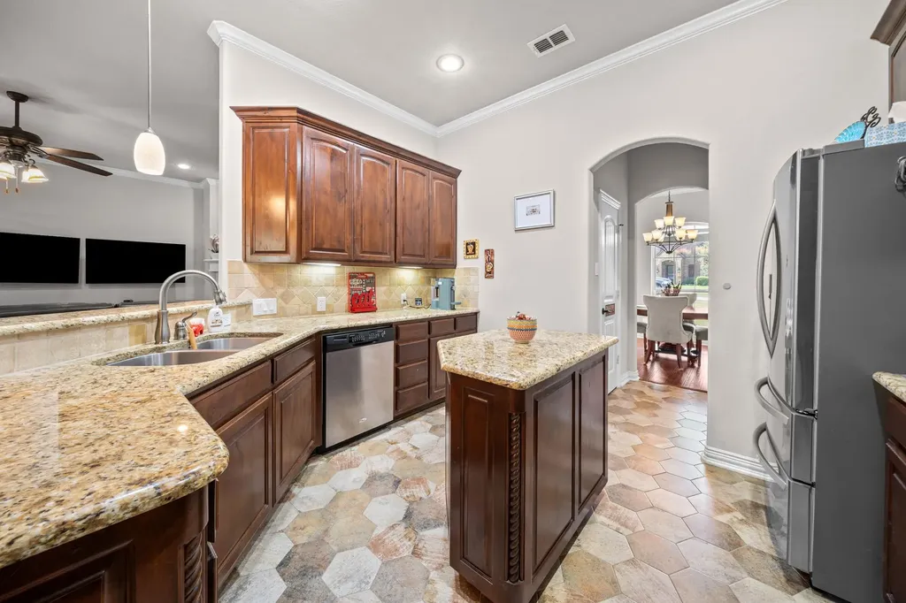 508 Oak Forest Court Kennedale TX 76060