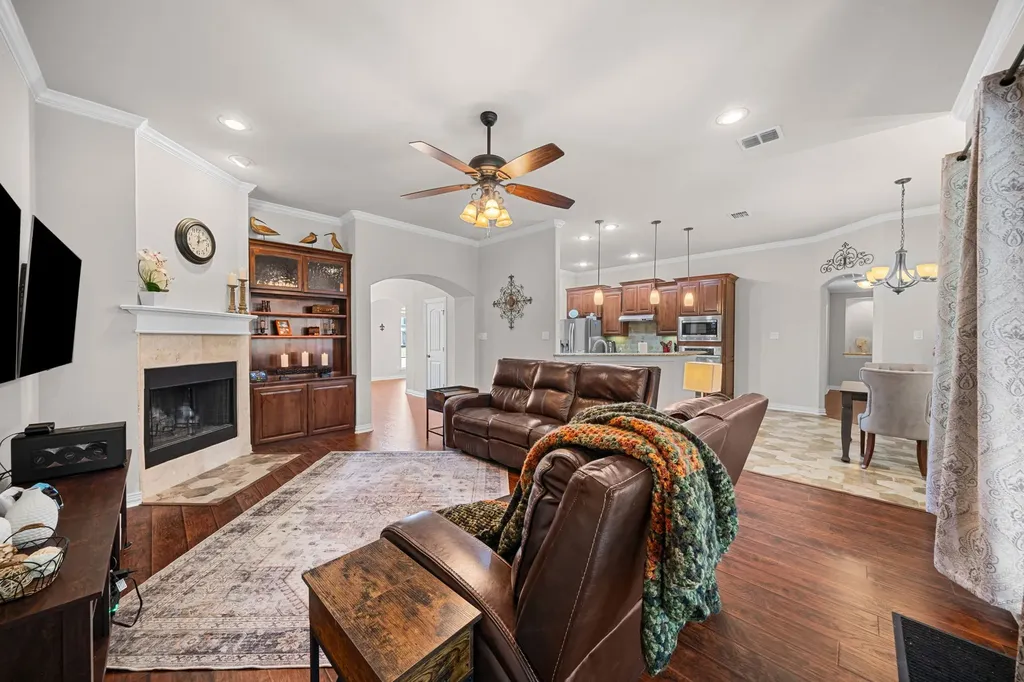 508 Oak Forest Court Kennedale TX 76060
