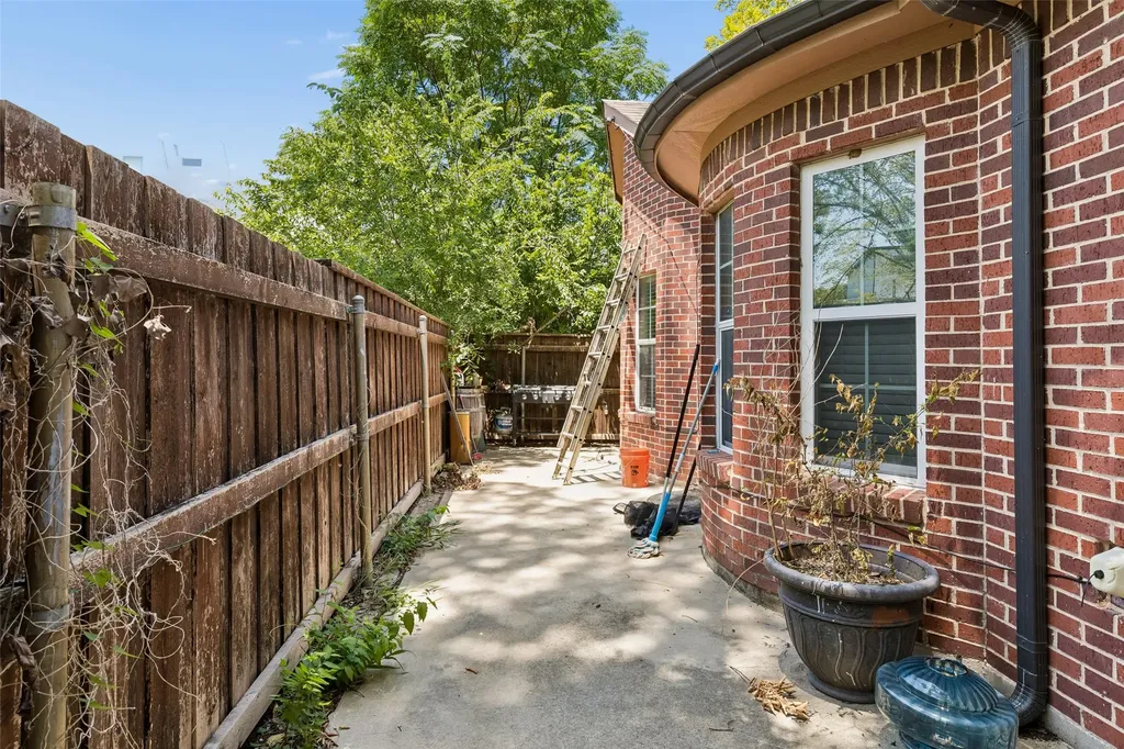 922 Bayonne Street Dallas TX 75212
